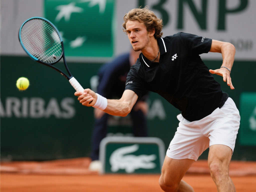 张奔斗:鲁内耗尽阿卡耐心,终结比赛悬念 张奔斗:鲁内耗尽阿卡耐心,终结比赛悬念